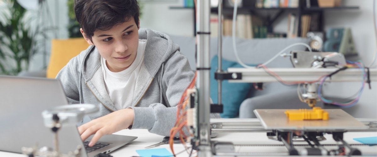 Student using a 3D printer