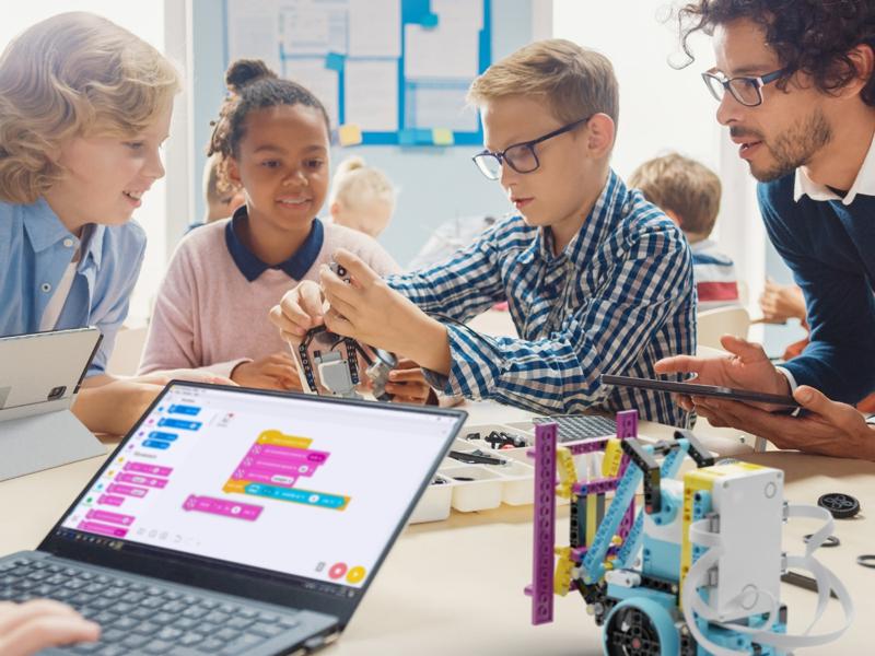 Programming SPIKE Prime robots in Word blocks